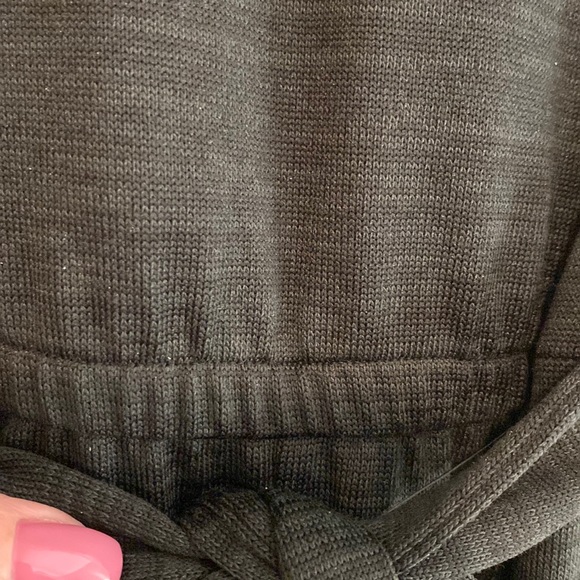 Black jumpsuit. Elastic waist, side pockets, V neck in front/ back, S/S, bow tie - Picture 2 of 10